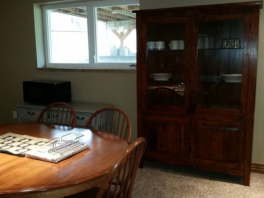 Natural light in all rooms, quality furniture and set up. Game center includes board games, Atari, Netflix/Roku TV log in available, basketball, foosball, desk for laptop.