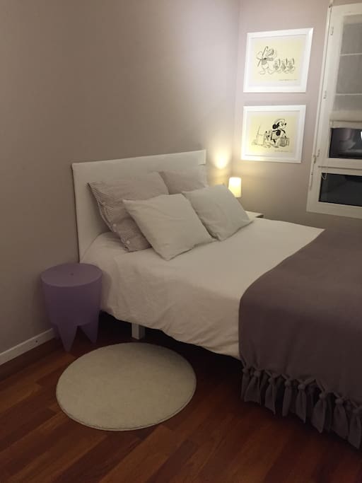 Confortable lit 140x200cm avec literie à la nordique en coton blanc