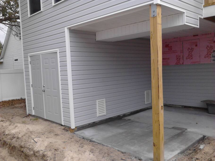 New Shed has Bike, Golf Cart, Beach Chairs, Toys