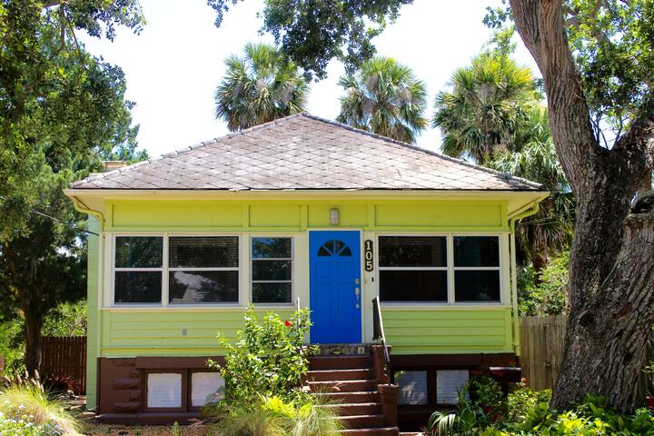 New Smyrna Beach Flagler Ave Cottage With Parking Cottages For Rent In New Smyrna Beach Florida United States