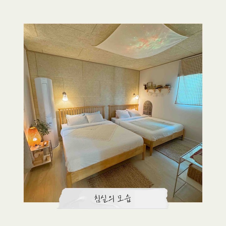 1층 침실의 모습입니다.