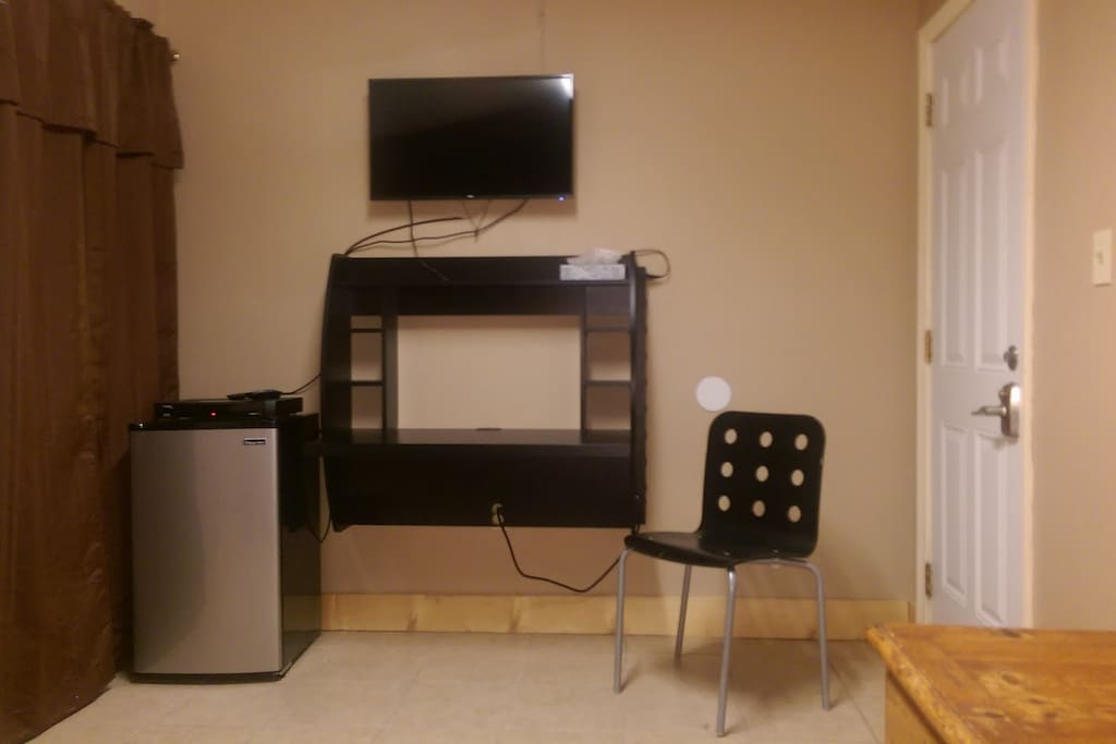 Laptop Station, Roku Smart TV, Mini Fridge, Free WIFI