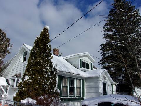 Petoskey 4 bdrm newer vacation home