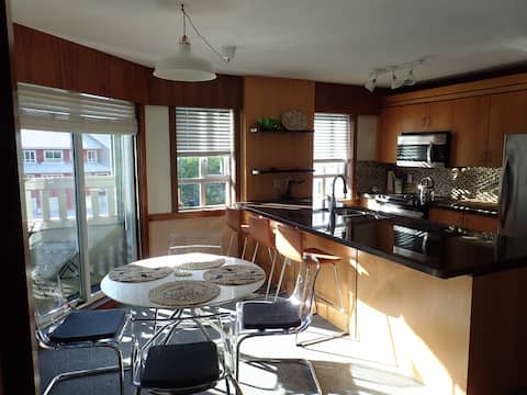 Top Airbnb: Whistler Village 2 Bedroom Condo - Bear Lodge 405 in Whistler