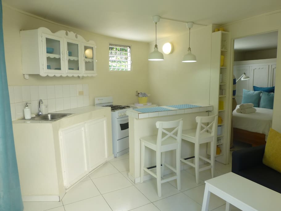 Fully-equipped kitchen with breakfast bar