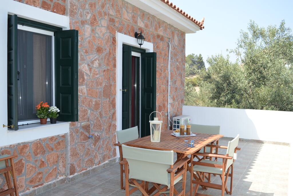 Θέα στη θάλασσα από την βεράντα 1