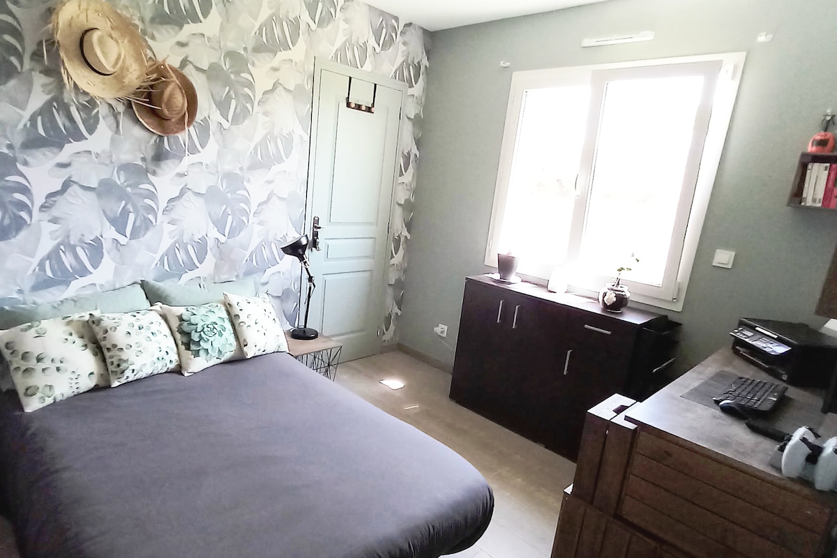 Situada en la planta baja 
Sofá cama tipo sofá cama 130 x 190