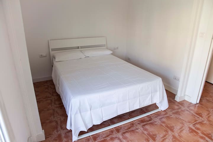 Cosy and bright double room. El Born, Barcelona.