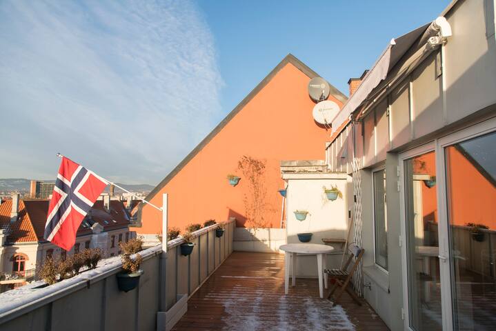 New two bedroom topfloor with awesome view! gallery image 4