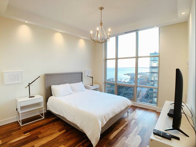 *NEW* Luxury Penthouse in the Sky! gallery image 2