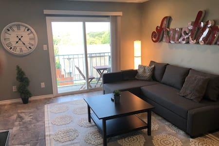 Charming S. Austin Condo!