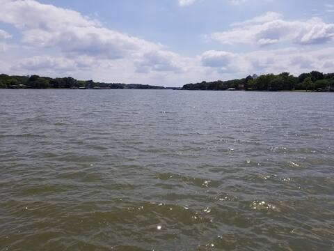 Pop's Lakefront Retreat
