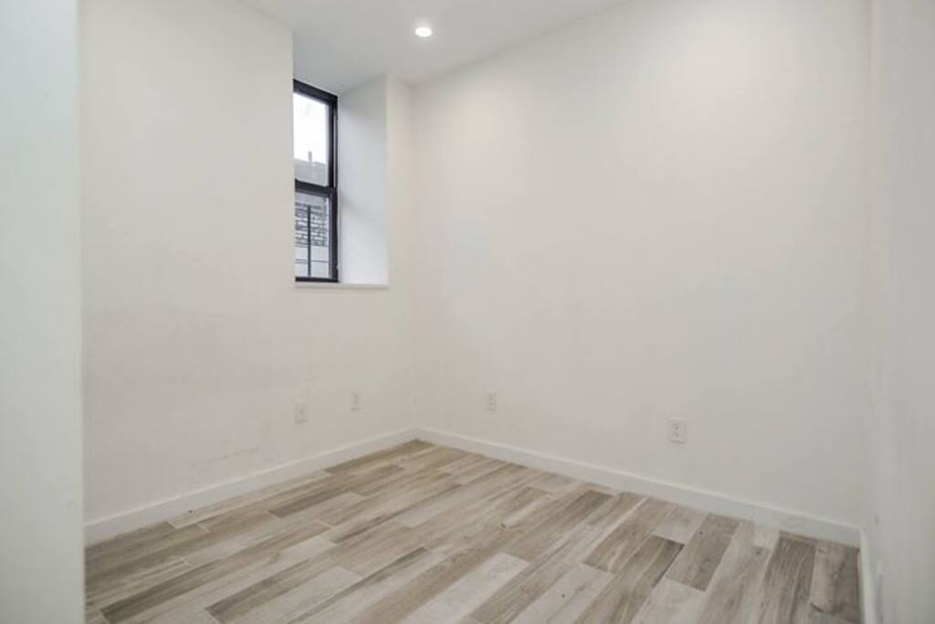 Private room with full ensuite bath