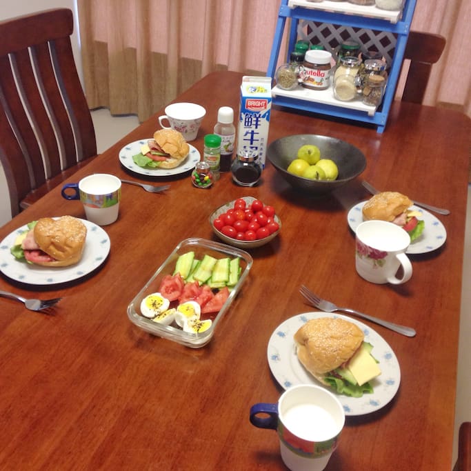 breakfast for my guests 为房客做的早餐