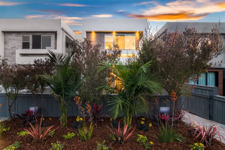 2300+ Sq Ft Brand New Home with Amazing Views! gallery image 3