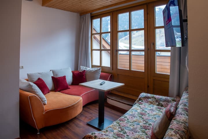 อพาร์ทเมนท์หมายเลข 3 "ลอฟท์ ": ห้องนั่งเล่นพร้อมระเบียงดาดฟ้า
Apartement Nr. 3 "Loft ": ห้องนั่งเล่นพร้อมระเบียงดาดฟ้า