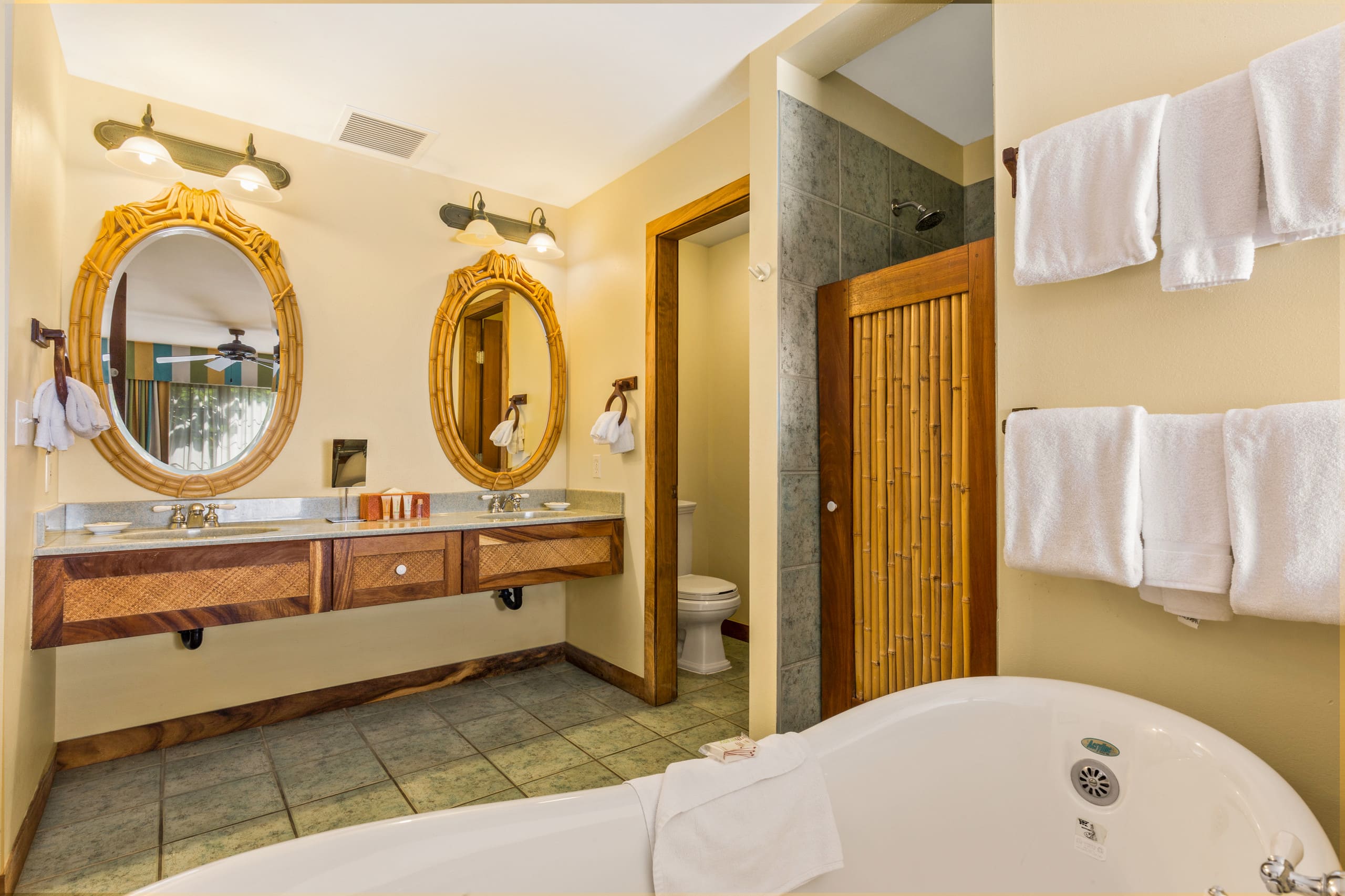 Condo in Kailua-Kona · ★4.9 · 2 bedrooms · 2 beds · 2 baths - Image 18