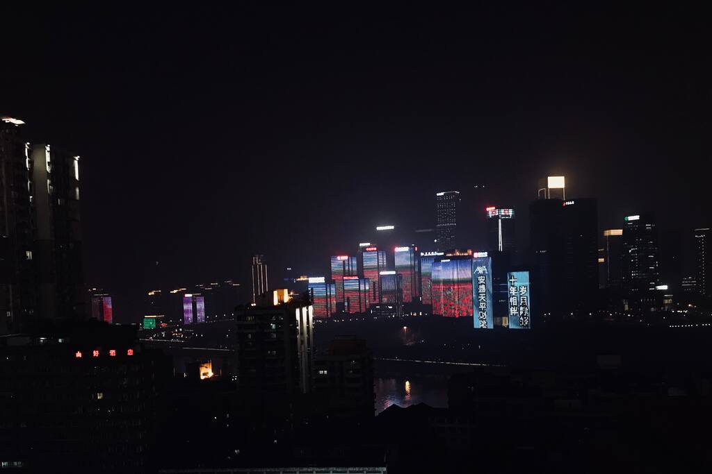 榻榻米的窗外……
