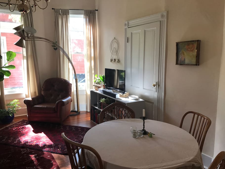 Dining nook for 4