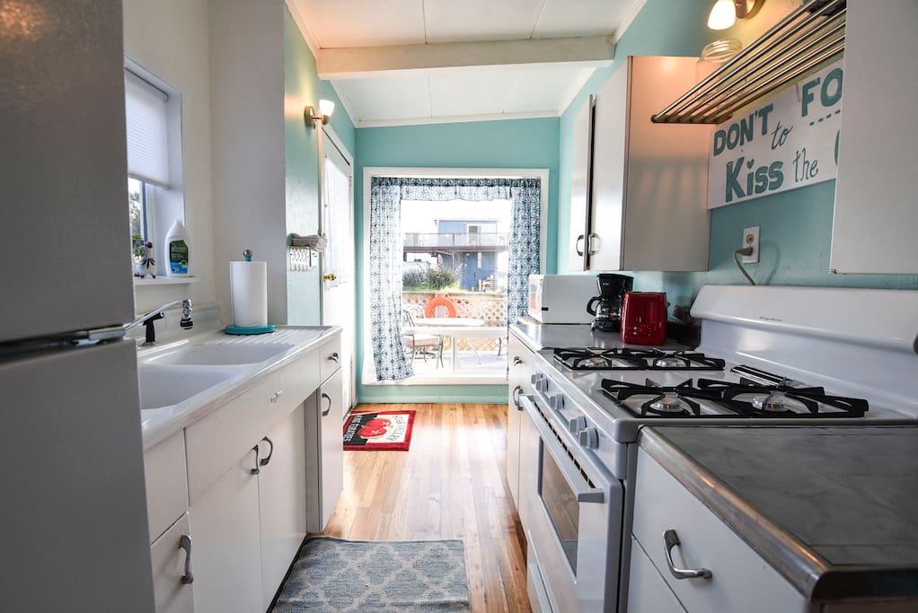 Small, but fully equipped kitchen.
