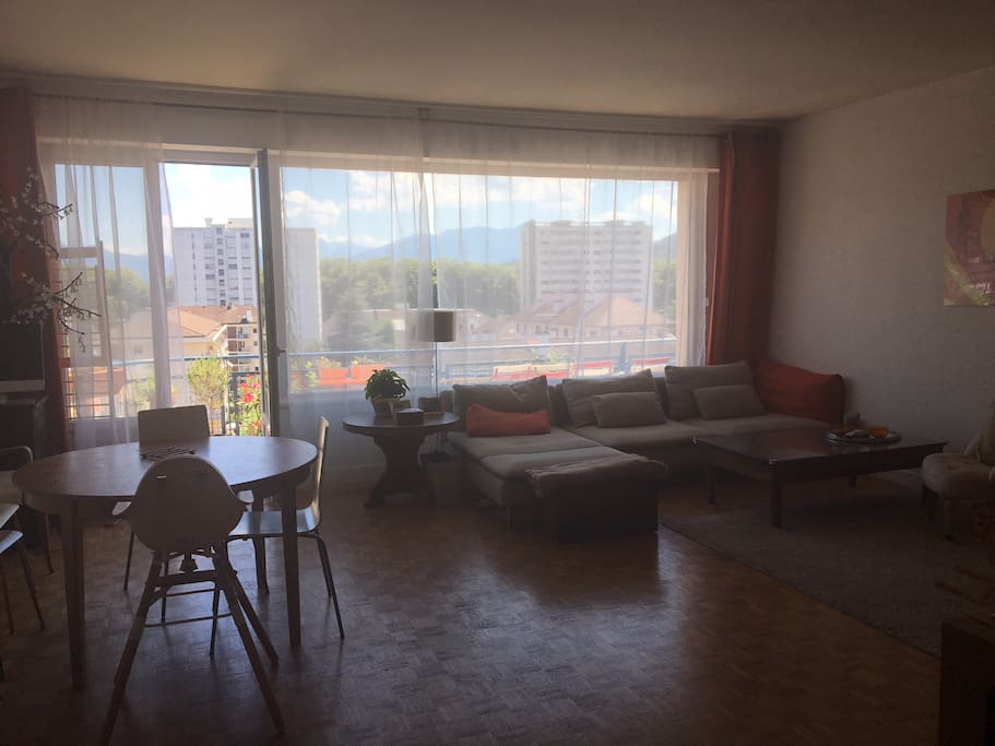 La grande pièce à vivre de plus de 40m2