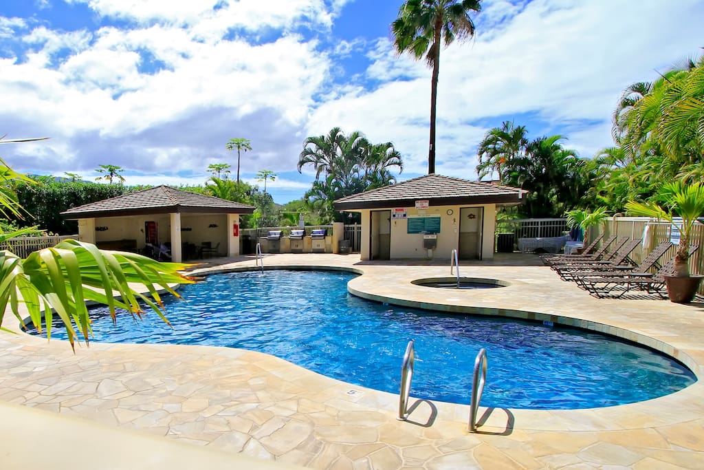 2 lovely pools, hot tubs, BBQs and covered eating area
