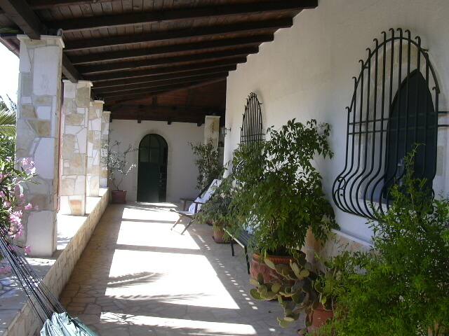 villetta con piscina in campagna gallery image 3