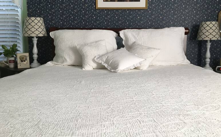 Kentucky Style Queen Rm Cozy & Quiet w/Breakfast