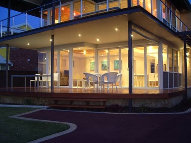 Beachfront Luxury – Starfish (Ground level Condo) gallery image 4