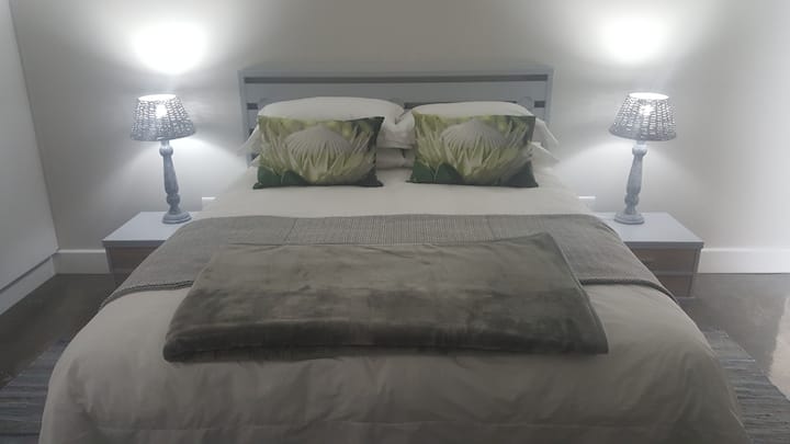 ห้องนอนเตียงควีนไซส์