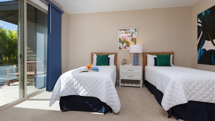 Primárna spálňa č.2 - Two TwinXL alebo kombinujte ako King s luxusnou vrchnou časťou má prístup k lanai