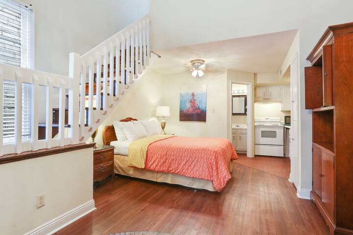 3BR Suite A with 5 beds and 2 baths gallery image 4