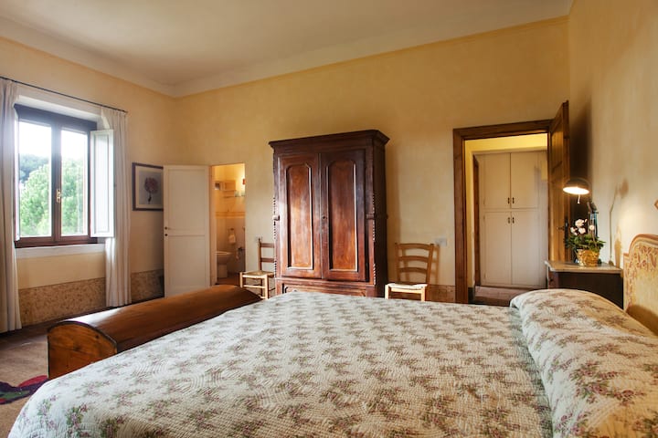 Double bedroom upstairs