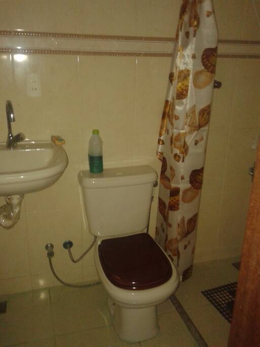 banheiro no 1 andar.