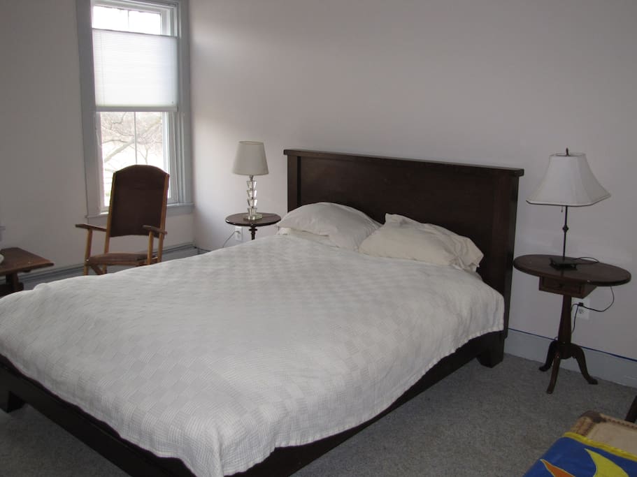 Queen bed. sitting area.