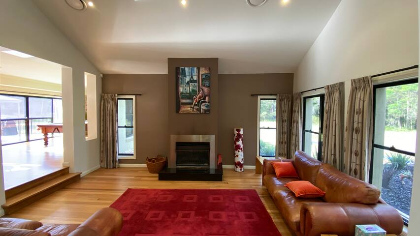 Secluded luxurious escape one hour from the CBD gallery image 5