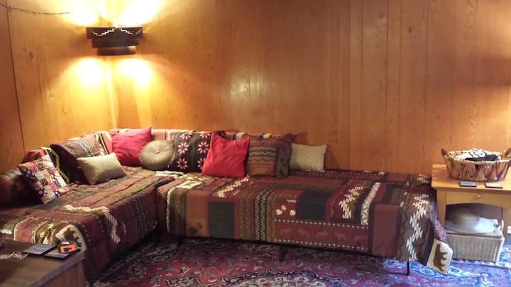 2 Br Retro Apartment,
1 Block From Campus - Laramie, WY