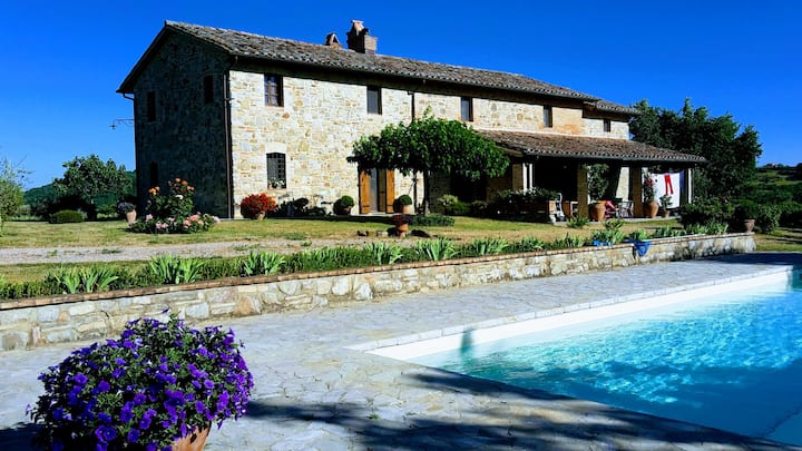 Poggio Aquilone Vacation Rentals & Homes - Umbria, Italy | Airbnb