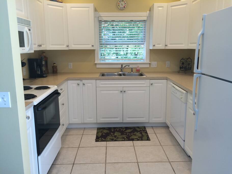Full kitchen.