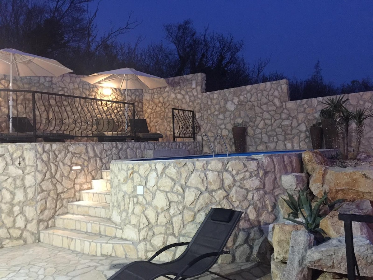 Tradicionalna primorska kuća za odmor Paun