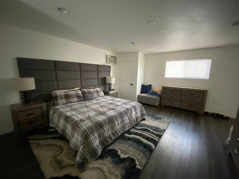 Great Room in a House close to the strip