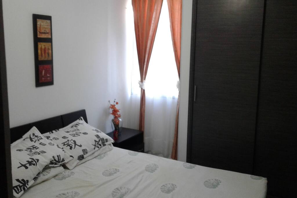 Alcoba con cama doble