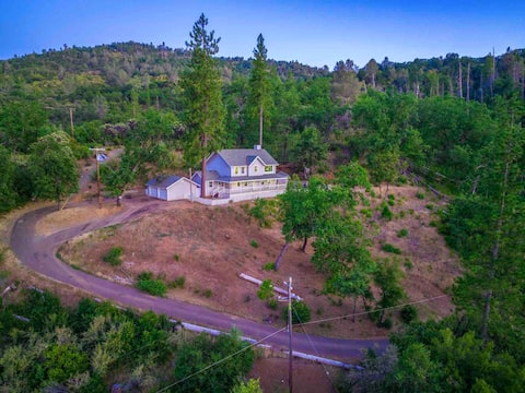 Family-Friendly Yosemite Escape w/ Stunning Views!