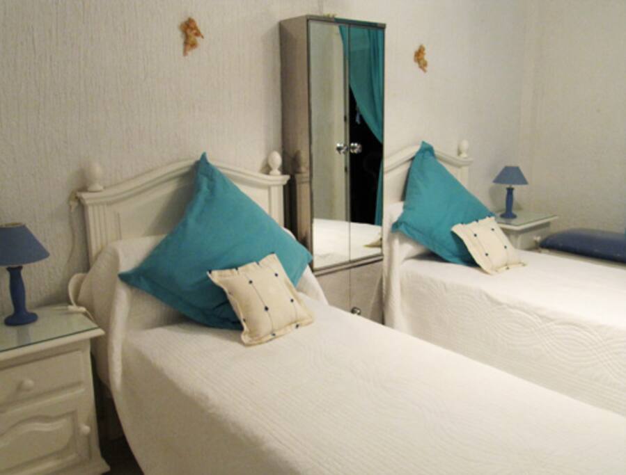 Dormitorio principal, con salida a Terraza, que da al Mediterráneo y piscina