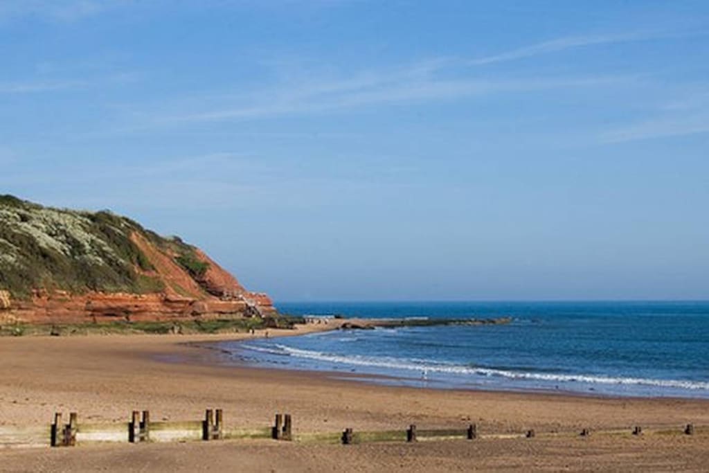 Beautiful Exmouth beach - gateway to the jurassic coast! 2 miles of golden sand just a 15 minute stroll away