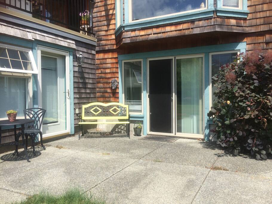 Private entrance and patio