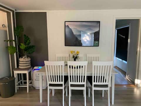 Lovely 2-bedroom condominium leilght w/large outdoor terrace