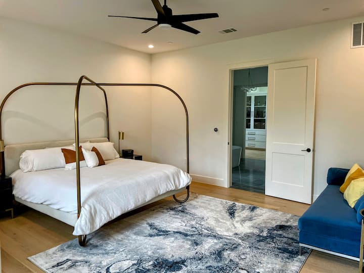 Основна спалня (суперголямо двойно легло)