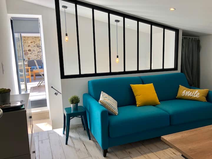 منطقة لتناول الطعام في كوكون تتحول إلى غرفة نوم 5 مع أريكة مريحة للغاية 160 وإمكانية الوصول المباشر إلى الشرفة