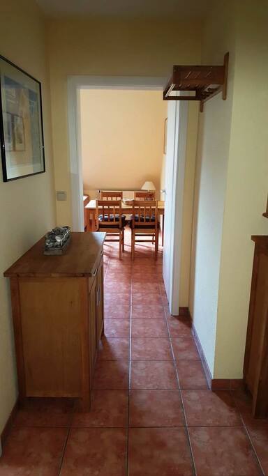 Flur mit Blick zum Wohnzimmer